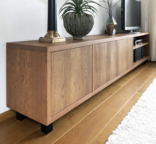 Комод для ТВ с дверцами и открытыми полками